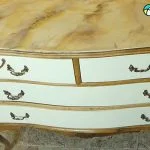 Cubierta epoxi de resina en mueble restaurado