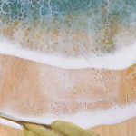 Olas marinas con espuma tabla con resina epoxi epoxica cristal líquido porcelanato gemelos vidrio líquido